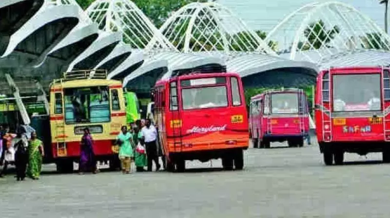Telangana : आरटीसी बस ने महिला को कुचला Telangana : आरटीसी बस ने महिला को कुचला