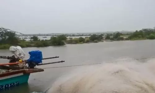चक्रवात दितवाह और बाढ़ के चलते Tamil Nadu के कई जिलों में स्कूल बंद चक्रवात दितवाह और बाढ़ के चलते Tamil Nadu के कई जिलों में स्कूल बंद