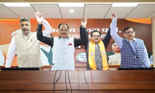 AAP के दो बार के MLA राजेश गुप्ता MCD उपचुनाव से ठीक पहले BJP में शामिल हुए AAP के दो बार के MLA राजेश गुप्ता MCD उपचुनाव से ठीक पहले BJP में शामिल हुए