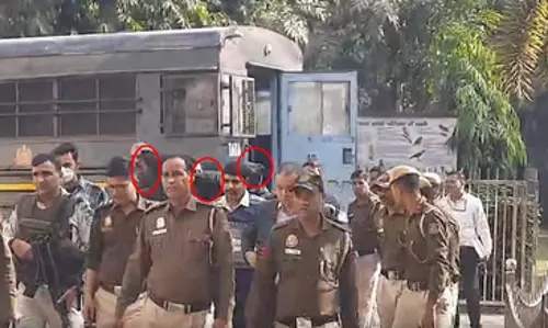 दिल्ली ब्लास्ट: चार आरोपियों की NIA कस्टडी 10 दिन के लिए बढ़ाई गई दिल्ली ब्लास्ट: चार आरोपियों की NIA कस्टडी 10 दिन के लिए बढ़ाई गई