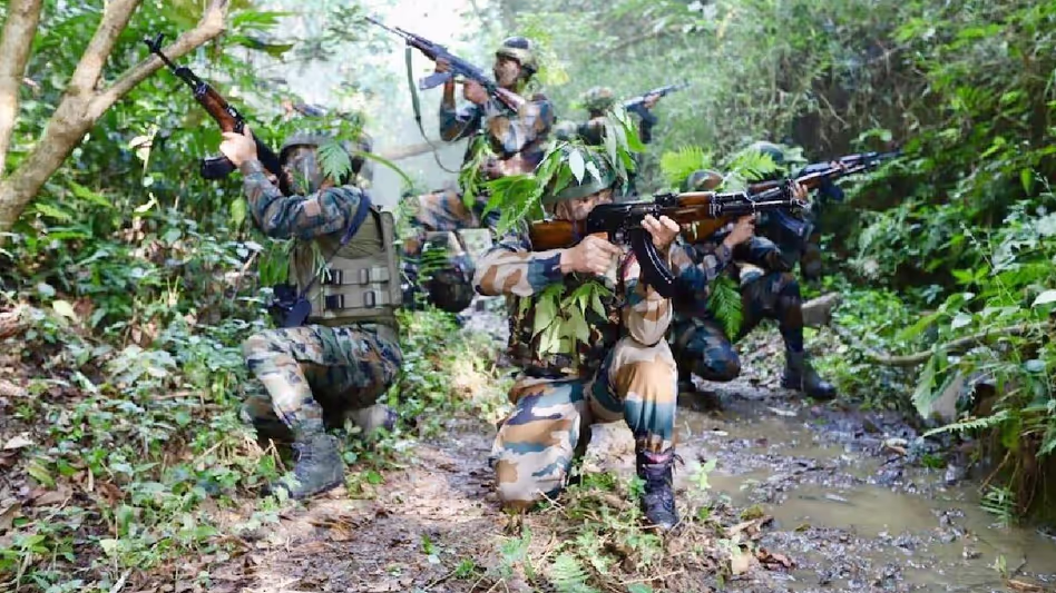 Manipur के सैबोल में संदिग्ध उग्रवादियों ने बॉर्डर पोस्ट पर हमला किया Manipur के सैबोल में संदिग्ध उग्रवादियों ने बॉर्डर पोस्ट पर हमला किया