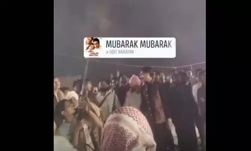 OMG कानून को ताक पर रखा! ग्राम प्रधान के भाई की शादी का VIDEO, ताबड़तोड़ हर्ष फायरिंग से हड़कंप OMG कानून को ताक पर रखा! ग्राम प्रधान के भाई की शादी का VIDEO, ताबड़तोड़ हर्ष फायरिंग से हड़कंप
