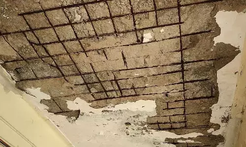 जर्जर तहसीलदार का ऑफिस: स्टाफ अपनी जान के डर से दिन-रात काम कर रहा है