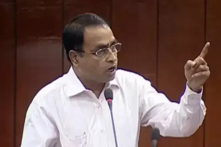 Assam विधानसभा ने बढ़ते तनाव के बीच MLA शेरमन अली अहमद को सस्पेंड किया Assam विधानसभा ने बढ़ते तनाव के बीच MLA शेरमन अली अहमद को सस्पेंड किया