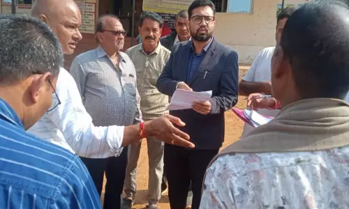 कलेक्टर विनय कुमार लंगेह ने किया धान उपार्जन केंद्र का औचक निरीक्षण