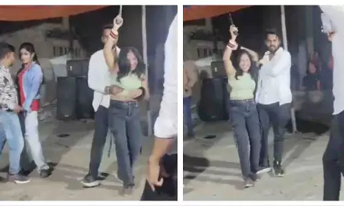 Bihar: प्राइवेट इवेंट में डांस गर्ल ने पुलिस रिवॉल्वर लहराई Bihar: प्राइवेट इवेंट में डांस गर्ल ने पुलिस रिवॉल्वर लहराई