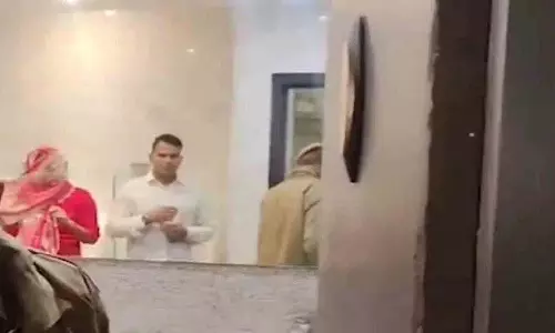 Police ने शादीशुदा आदमी को दूसरी औरत से दूसरी शादी करने से रोका