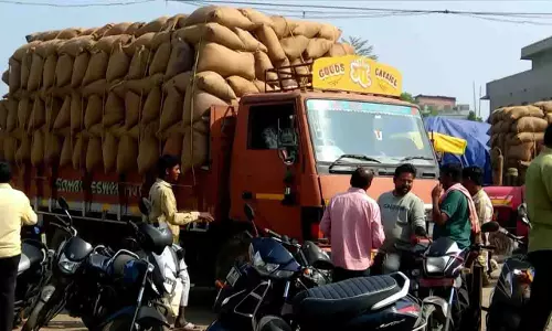 Sambalpur: खरीफ धान की खरीद शुरू, मिल मालिकों की गैरमौजूदगी से देरी