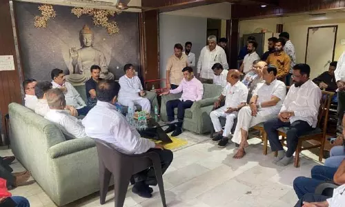 नगर निगम चुनाव से पहले सांसद श्रीकांत शिंदे ने Ulhasnagar में बैठक की नगर निगम चुनाव से पहले सांसद श्रीकांत शिंदे ने Ulhasnagar में बैठक की