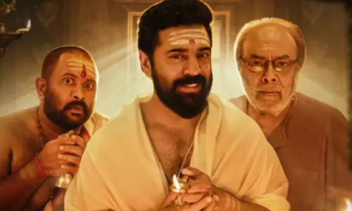 निविन पॉली के सर्वम माया के मेकर्स ने BTS वीडियो क्लिप रिलीज़ किया निविन पॉली के सर्वम माया के मेकर्स ने BTS वीडियो क्लिप रिलीज़ किया