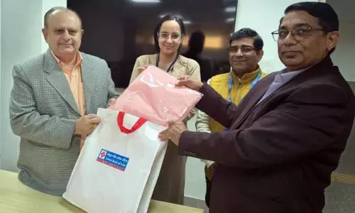 सेंट्रल बैंक ऑफ इंडिया ने PGIMER को 50 बेडशीट दान कीं