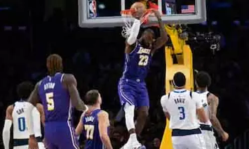 Doncic ने लेकर्स के खिलाफ फिर दिखाई जबरदस्त परफॉर्मेंस Doncic ने लेकर्स के खिलाफ फिर दिखाई जबरदस्त परफॉर्मेंस