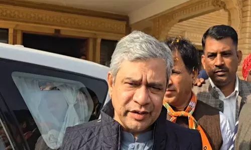 Ashwini Vaishnav ने स्वर्ण नगरी ट्रेन उद्घाटन के बाद जैसलमेर परियोजनाओं की दी जानकारी Ashwini Vaishnav ने स्वर्ण नगरी ट्रेन उद्घाटन के बाद जैसलमेर परियोजनाओं की दी जानकारी