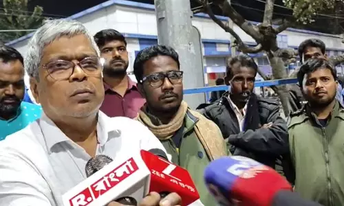 Baharampur में तृणमूल नेता की हत्या के आरोप में एक व्यक्ति गिरफ्तार, राजनीतिक तनाव चरम पर Baharampur में तृणमूल नेता की हत्या के आरोप में एक व्यक्ति गिरफ्तार, राजनीतिक तनाव चरम पर