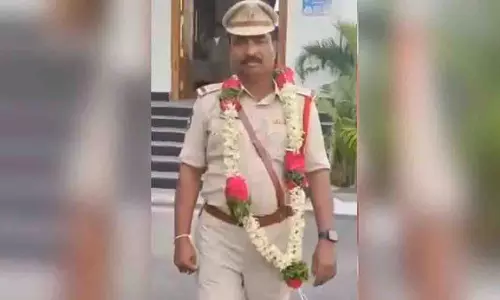 दशकों की सेवा के बाद, SI ने तेलंगाना स्थानीय निकाय चुनाव लड़ने के लिए VRS लिया दशकों की सेवा के बाद, SI ने तेलंगाना स्थानीय निकाय चुनाव लड़ने के लिए VRS लिया