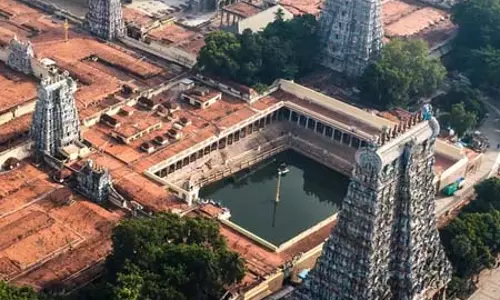 2 हजार साल से भी पुराना है मीनाक्षी देवी का यह भव्य मंदिर, रहस्यमयी रूप में विराजमान हैं माता