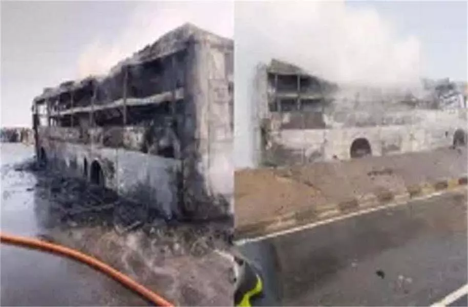 Kanpur: स्लीपर बस में लगी आग, 38 से ज्यादा यात्री थे सवार Kanpur: स्लीपर बस में लगी आग, 38 से ज्यादा यात्री थे सवार
