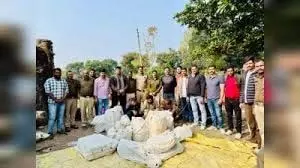 Neemuch: MD ड्रग्स फैक्ट्री का भंडाफोड़, केमिकल और उपकरण जब्त Neemuch: MD ड्रग्स फैक्ट्री का भंडाफोड़, केमिकल और उपकरण जब्त