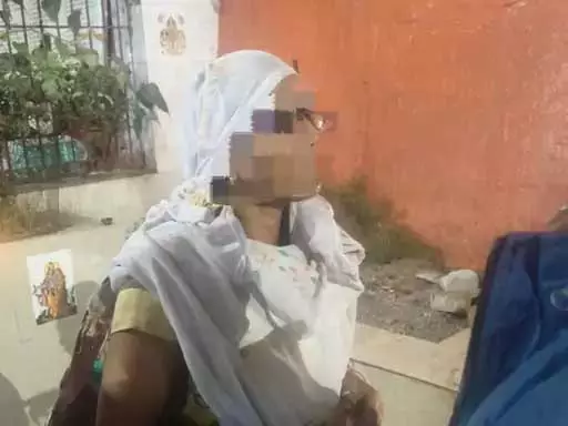 डॉक्टर की टीचर पत्नी को पुलिस ने किडनैपर से छुड़ाया, मांग रहा था 5 लाख फिरौती डॉक्टर की टीचर पत्नी को पुलिस ने किडनैपर से छुड़ाया, मांग रहा था 5 लाख फिरौती