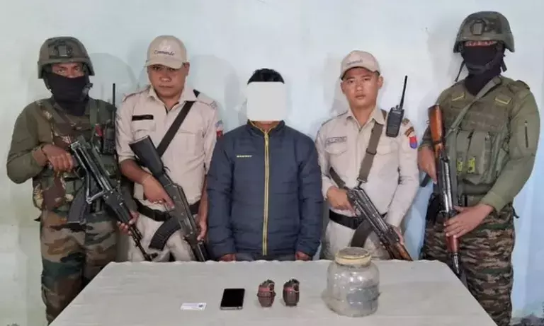 Manipur: इंफाल ईस्ट में दो हाई-एक्सप्लोसिव ग्रेनेड के साथ एक व्यक्ति गिरफ्तार Manipur: इंफाल ईस्ट में दो हाई-एक्सप्लोसिव ग्रेनेड के साथ एक व्यक्ति गिरफ्तार