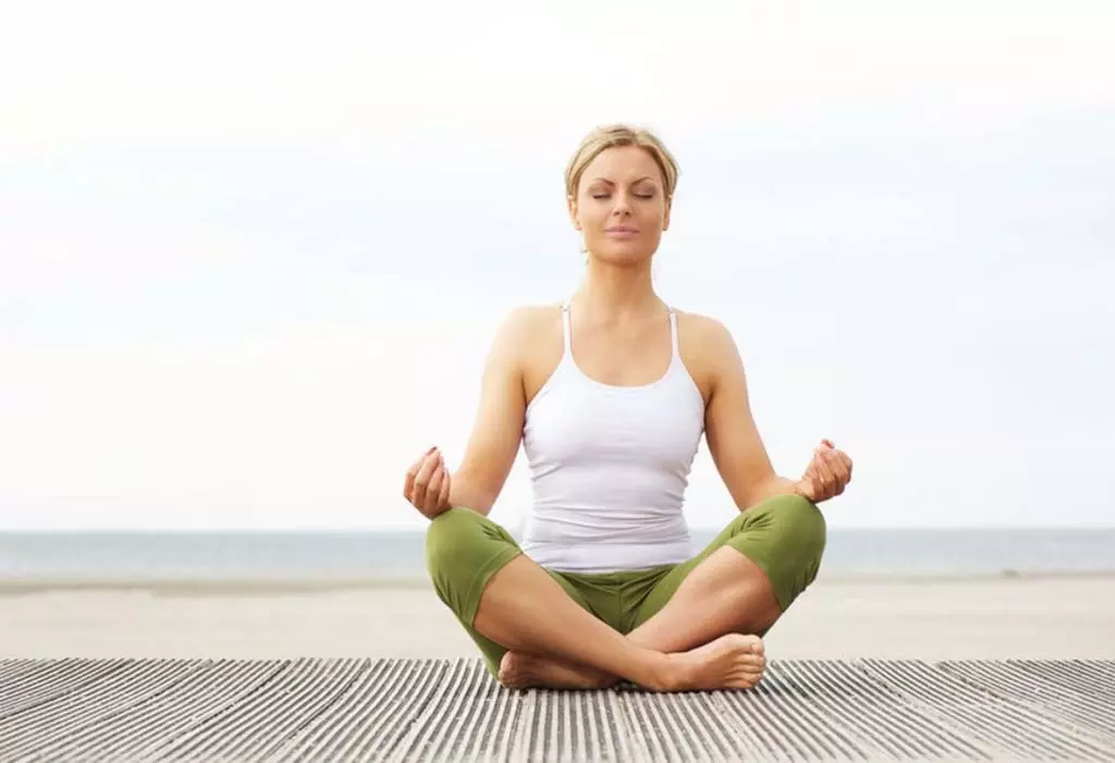Yoga : लिवर को स्वस्थ रखने के लिए करें ये योगासन Yoga : लिवर को स्वस्थ रखने के लिए करें ये योगासन