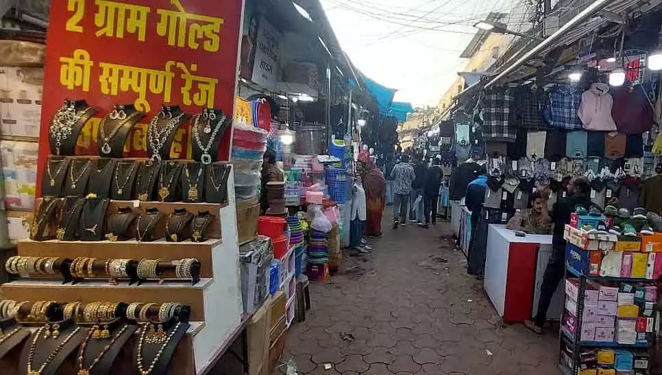 Bhopal : न्यू मार्केट में अतिक्रमण का नया संकट, BMC येलो लाइन नियम लागू करेगी Bhopal : न्यू मार्केट में अतिक्रमण का नया संकट, BMC येलो लाइन नियम लागू करेगी