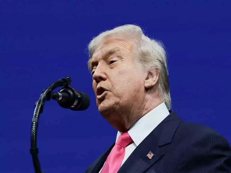 Trump ने साउथ अफ्रीका पर गोरे लोगों को मारने का आरोप लगाया, 2026 G20 समिट में मियामी से रोका Trump ने साउथ अफ्रीका पर गोरे लोगों को मारने का आरोप लगाया, 2026 G20 समिट में मियामी से रोका