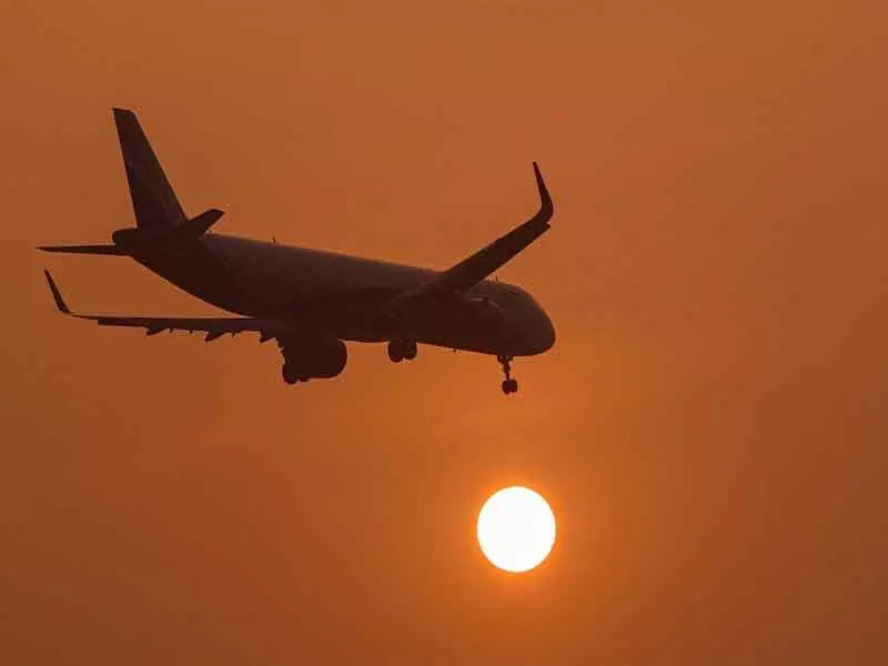 Toulouse एयरबस ने सोलर रेडिएशन खतरे का अलर्ट जारी किया, A320 फ्लीट के लिए एहतियाती कदम उठाने का आदेश Toulouse एयरबस ने सोलर रेडिएशन खतरे का अलर्ट जारी किया, A320 फ्लीट के लिए एहतियाती कदम उठाने का आदेश