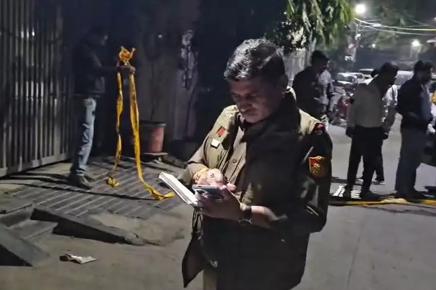 Delhi शाहदरा में शख्स की सिर में गोली मारकर हत्या, मामला पुलिस जांच में Delhi शाहदरा में शख्स की सिर में गोली मारकर हत्या, मामला पुलिस जांच में