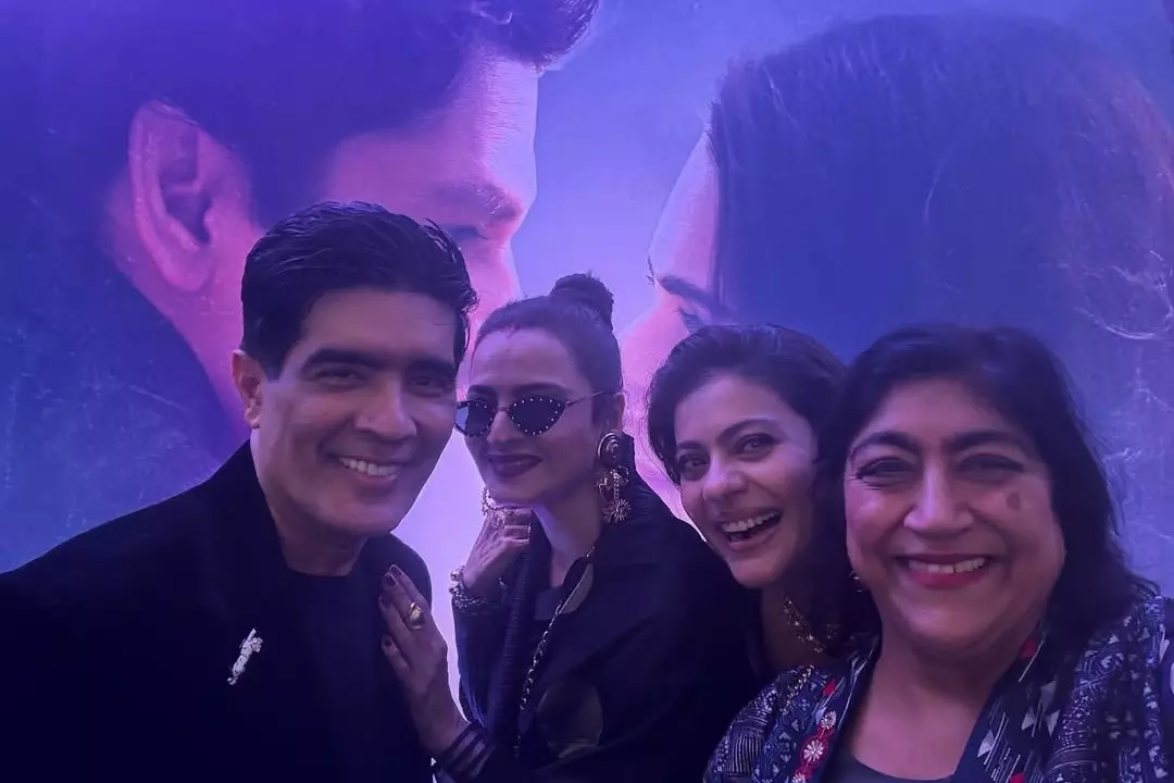 Gurinder Chadha ने मुंबई पहुंचते ही रेखा और काजोल से की खास मुलाकात Gurinder Chadha ने मुंबई पहुंचते ही रेखा और काजोल से की खास मुलाकात