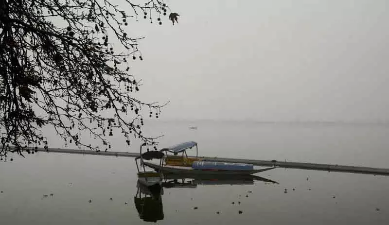 Kashmir में ठंड जारी, Srinagar में -3.1°C तापमान दर्ज Kashmir में ठंड जारी, Srinagar में -3.1°C तापमान दर्ज