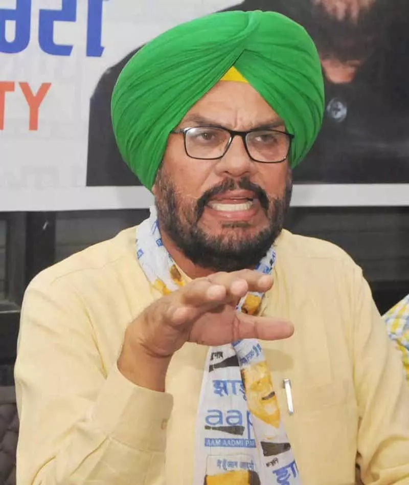 AAP के कुलदीप धालीवाल SHO को गालियां देते हुए कैमरे में कैद AAP के कुलदीप धालीवाल SHO को गालियां देते हुए कैमरे में कैद