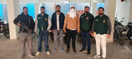 फर्जी पासपोर्ट लेकर भागा बदमाश थाईलैंड से गिरफ्तार, 23 से ज्यादा मामले दर्ज फर्जी पासपोर्ट लेकर भागा बदमाश थाईलैंड से गिरफ्तार, 23 से ज्यादा मामले दर्ज