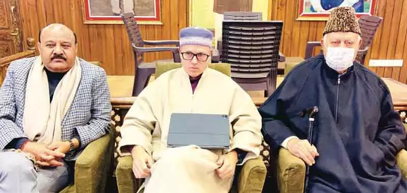 Srinagar NC वर्किंग कमेटी ने केंद्र के साथ टकराव के बजाय सहयोग को चुना Srinagar NC वर्किंग कमेटी ने केंद्र के साथ टकराव के बजाय सहयोग को चुना