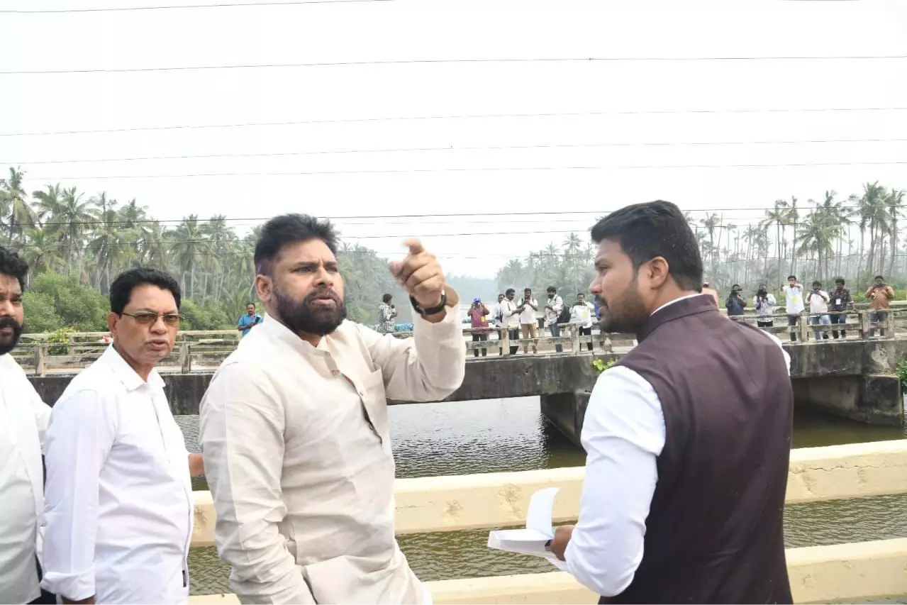 Pawan Kalyan के दौरे के दौरान अज्ञात व्यक्ति की हरकतों से चिंता बढ़ी Pawan Kalyan के दौरे के दौरान अज्ञात व्यक्ति की हरकतों से चिंता बढ़ी