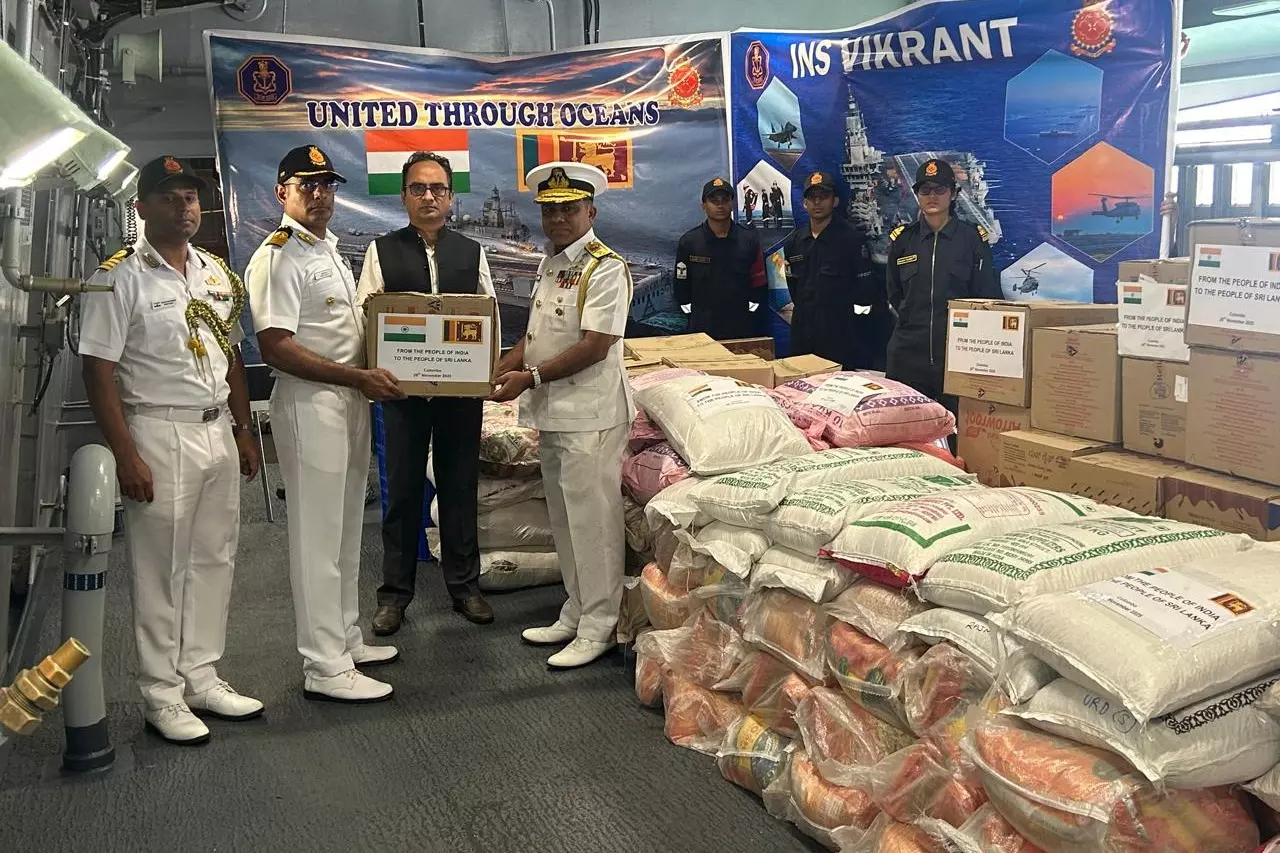 पड़ोसी पहले की नीति के लिए प्रतिबद्ध, भारत ने श्रीलंका को मानवीय सहायता पहुंचाई पड़ोसी पहले की नीति के लिए प्रतिबद्ध, भारत ने श्रीलंका को मानवीय सहायता पहुंचाई