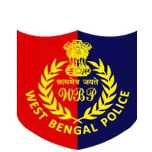 Howrah में एक आदमी फिर से भाग गया जब निवेशकों ने उसके ठिकाने पर छापा मारा Howrah में एक आदमी फिर से भाग गया जब निवेशकों ने उसके ठिकाने पर छापा मारा