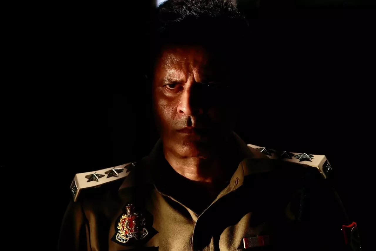 Ram Gopal Varma ने पुलिस स्टेशन में भूत से मनोज बाजपेयी का एक सीन हटाया Ram Gopal Varma ने पुलिस स्टेशन में भूत से मनोज बाजपेयी का एक सीन हटाया