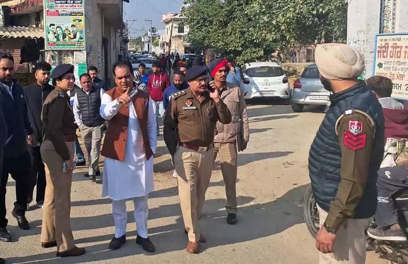 AAP नेता के घर पर फायरिंग से दहशत, राजनीतिक हंगामा AAP नेता के घर पर फायरिंग से दहशत, राजनीतिक हंगामा