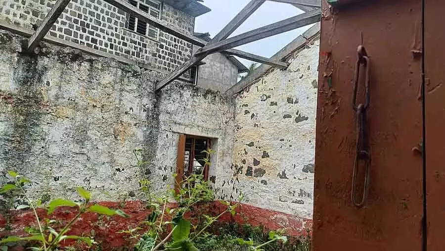 बॉर्डर कन्नड़ स्कूलों के प्रति सरकार की अनदेखी: टीचरों की कमी, बच्चों में बेचैनी बॉर्डर कन्नड़ स्कूलों के प्रति सरकार की अनदेखी: टीचरों की कमी, बच्चों में बेचैनी