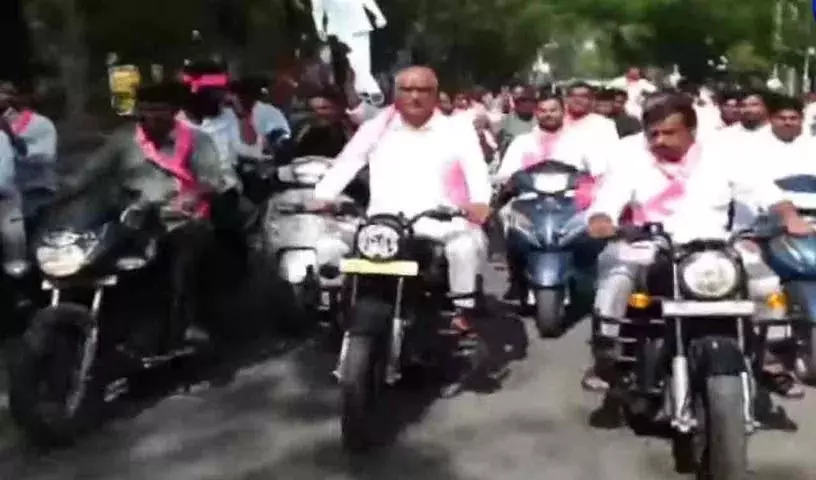 BRS तेलंगाना राज्य भर में दीक्षा दिवस मना रहा है BRS तेलंगाना राज्य भर में दीक्षा दिवस मना रहा है