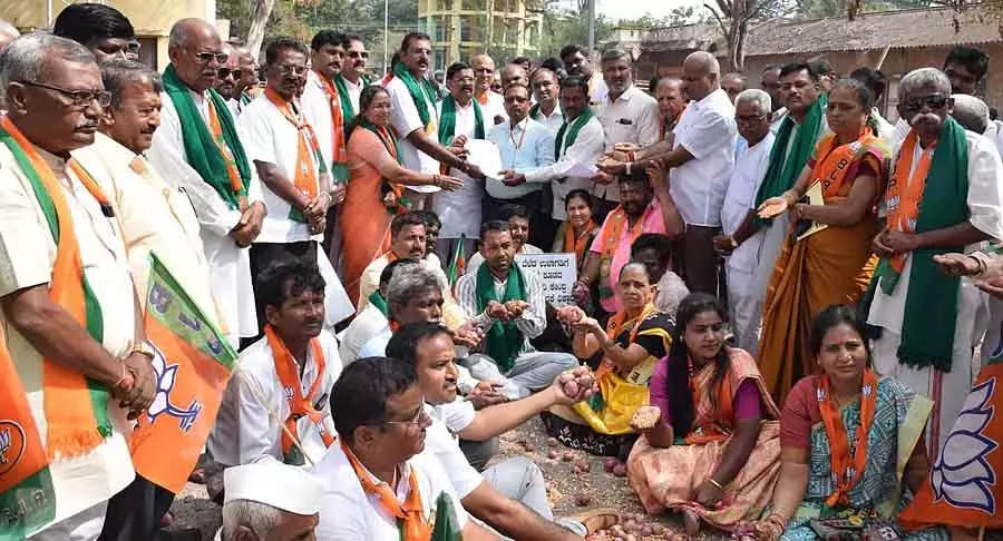 रिवॉल्विंग फंड के लिए ₹30,000 करोड़ दिए जाएं: BJP का विरोध रिवॉल्विंग फंड के लिए ₹30,000 करोड़ दिए जाएं: BJP का विरोध