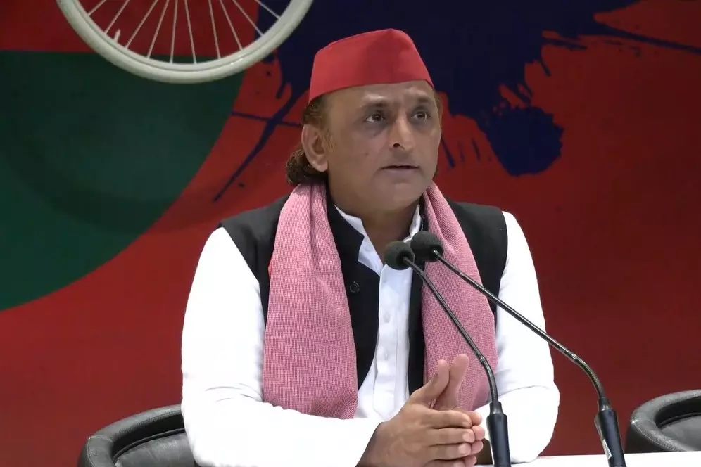 SIR को लेकर BLOs पर उत्पीड़न का आरोप, अखिलेश यादव ने उठाया मुद्दा SIR को लेकर BLOs पर उत्पीड़न का आरोप, अखिलेश यादव ने उठाया मुद्दा