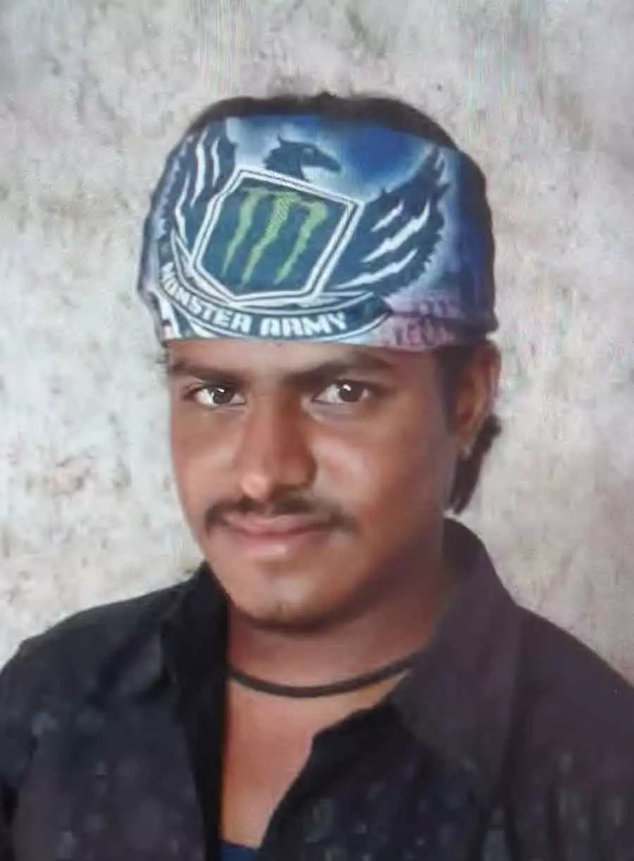 Kollegal : एक आदमी का शव सड़ी-गली हालत में मिला Kollegal : एक आदमी का शव सड़ी-गली हालत में मिला