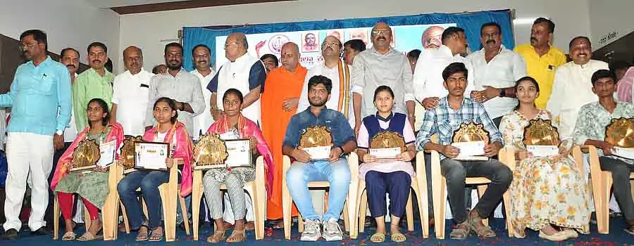 समुदायों को राजनीतिक ताकत की ज़रूरत है: Yatindra Siddaramaiah समुदायों को राजनीतिक ताकत की ज़रूरत है: Yatindra Siddaramaiah