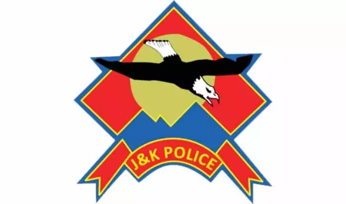 UDHAMPUR: अंतरराज्यीय ड्रग तस्कर 27 किलो अफीम के साथ गिरफ्तार UDHAMPUR: अंतरराज्यीय ड्रग तस्कर 27 किलो अफीम के साथ गिरफ्तार
