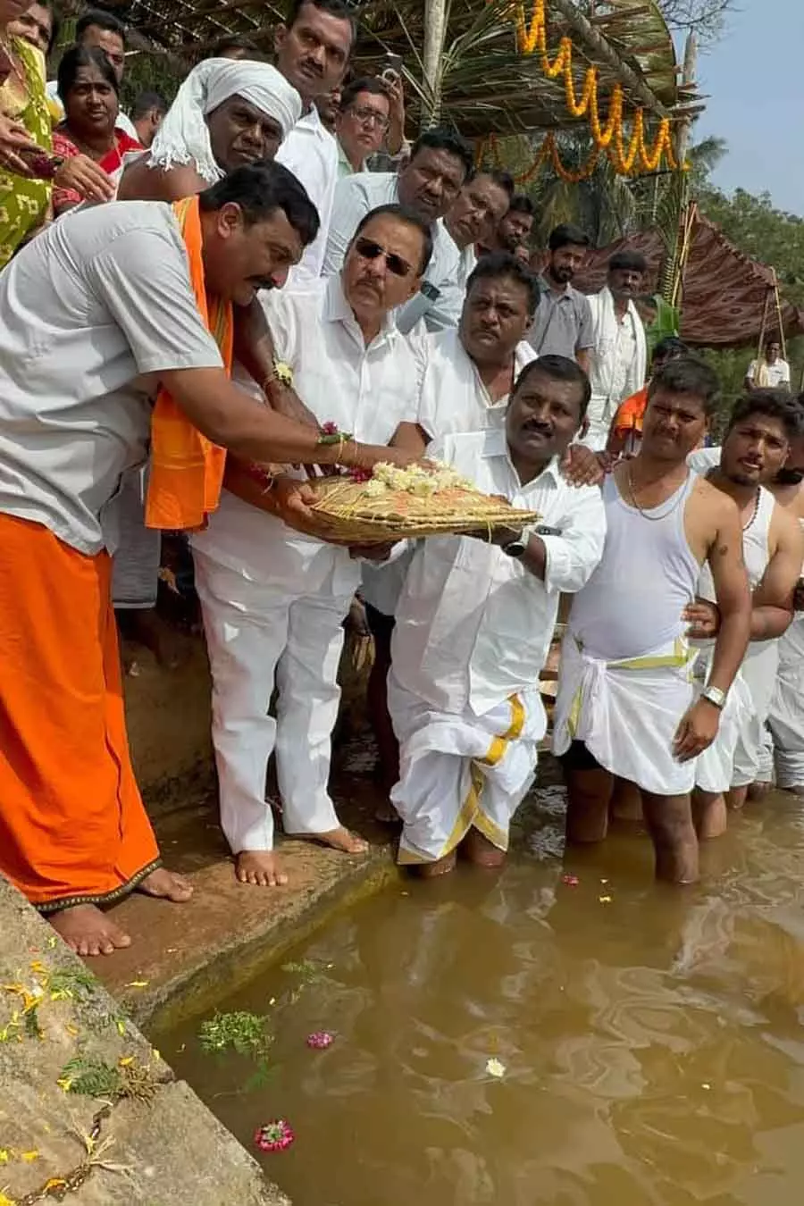 झीलों और तालाबों की वजह से किसानों की आजीविका में सुधार हुआ: Madala Virupakshappa झीलों और तालाबों की वजह से किसानों की आजीविका में सुधार हुआ: Madala Virupakshappa