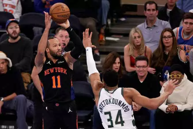Brunson के 37 पॉइंट्स से निक्स NBA कप क्वार्टरफाइनल में, बक्स बाहर Brunson के 37 पॉइंट्स से निक्स NBA कप क्वार्टरफाइनल में, बक्स बाहर