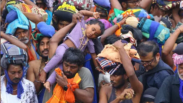 Kerala: सबरीमाला प्रवेश नियम सख्त, बिना बुकिंग एंट्री पर रोक Kerala: सबरीमाला प्रवेश नियम सख्त, बिना बुकिंग एंट्री पर रोक