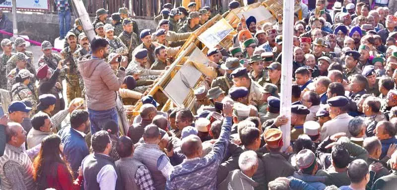 Himachal: पेंशनर्स की बड़ी रैली ने देरी से मिलने वाले फ़ायदों पर ध्यान खींचा Himachal: पेंशनर्स की बड़ी रैली ने देरी से मिलने वाले फ़ायदों पर ध्यान खींचा